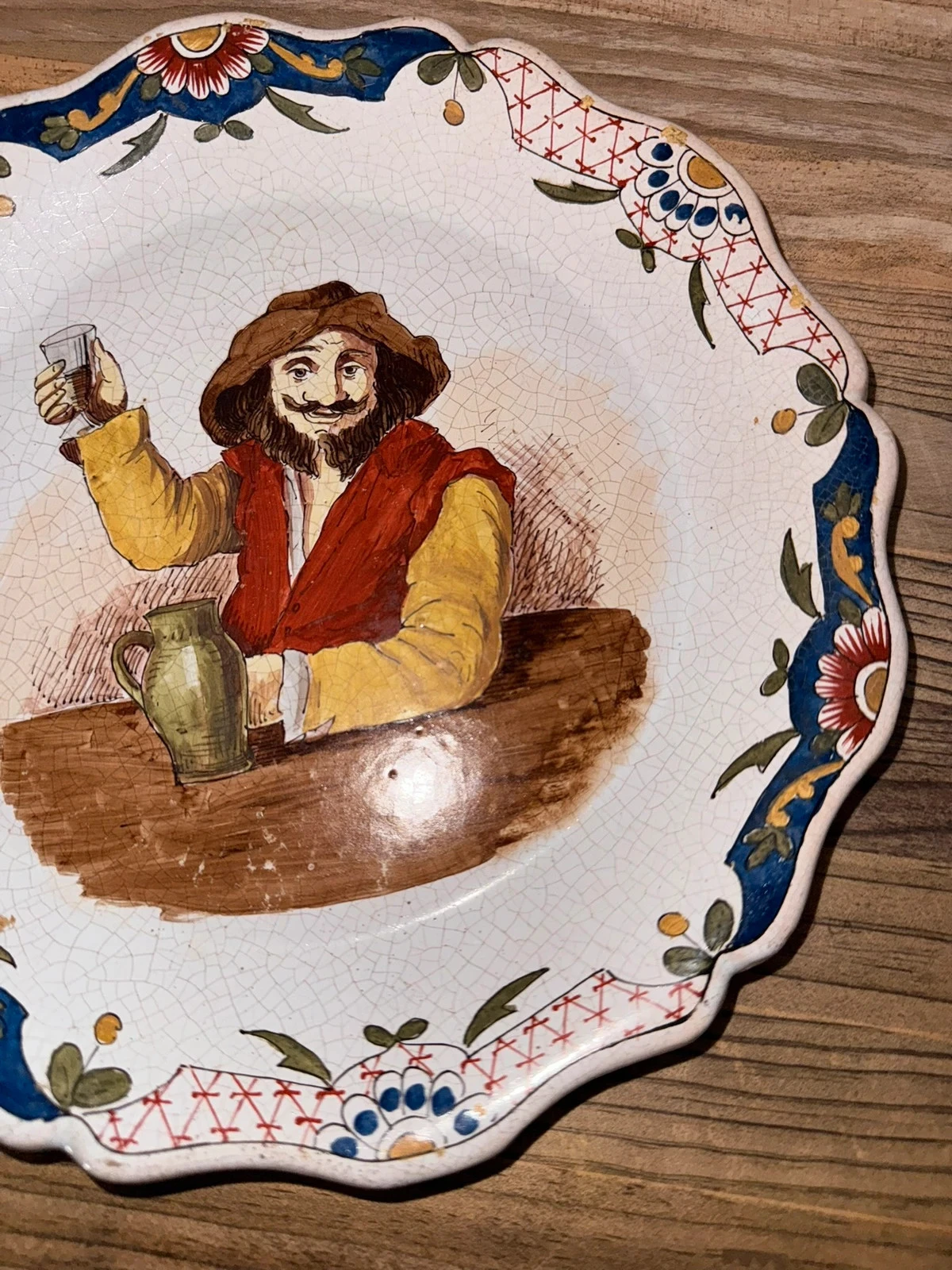 assiette ancienne faïence décor buveur – fait main – très belle pièce – photo 4